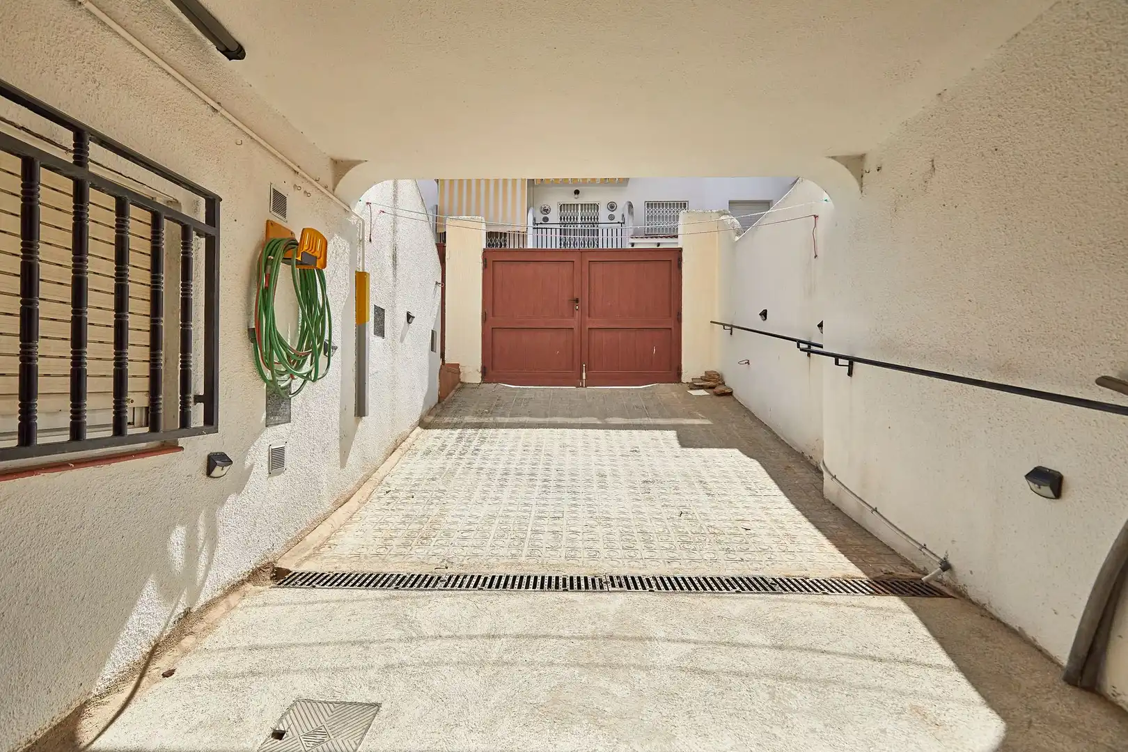 Aparcament de Casa adosada en venda en Sant Pere de Ribes amb Aire condicionat, Calefacció i Terrassa