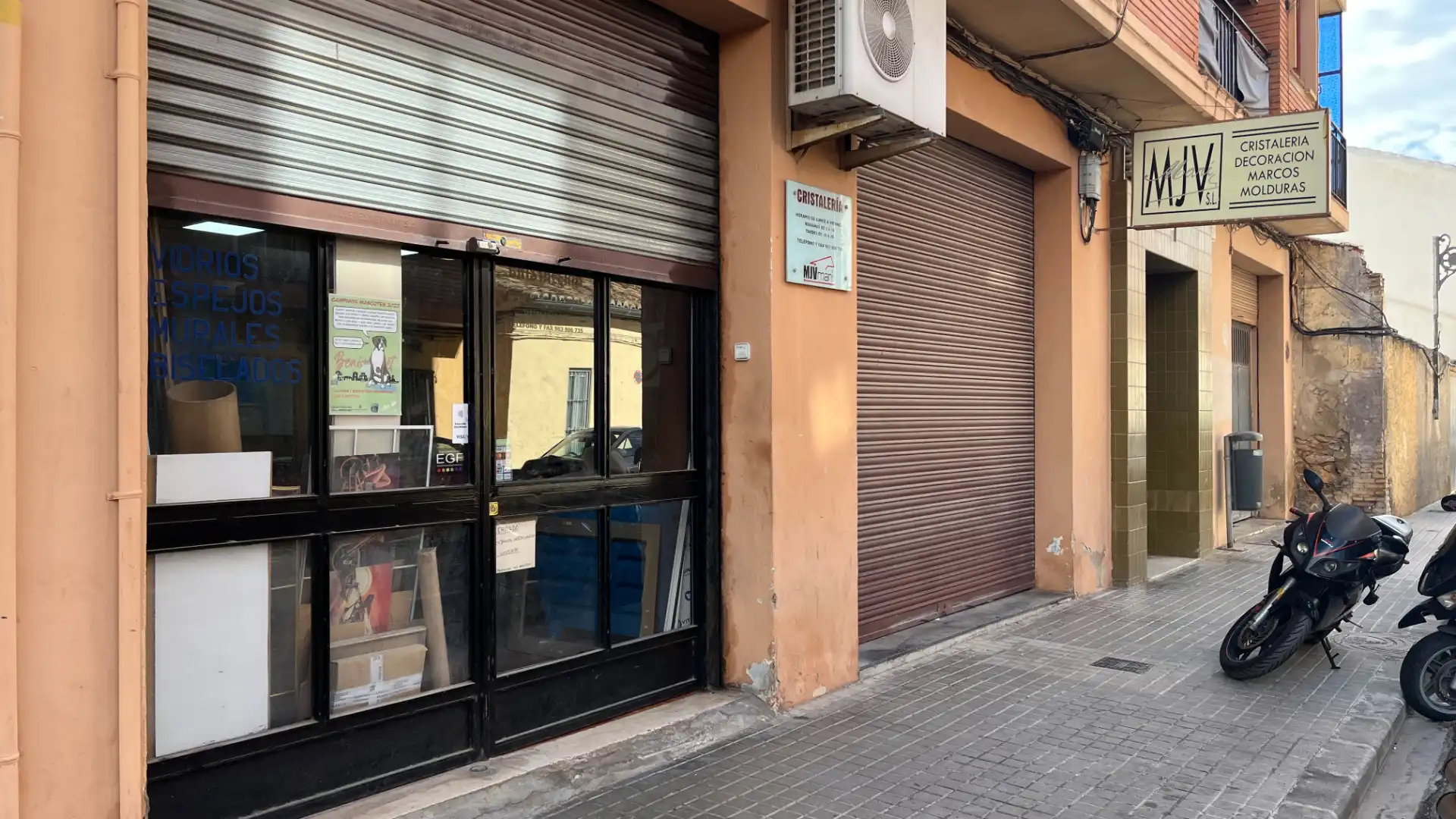 Commercial properties for sale in Valencia  with Air Conditioner