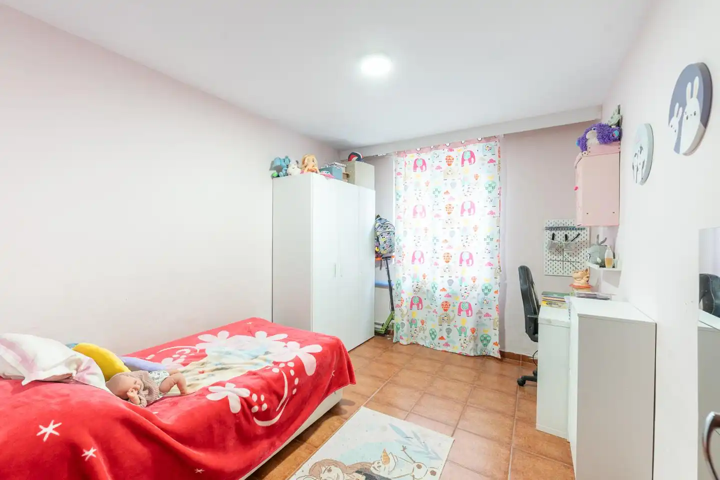 Habitación de Planta baja en venta en Oviedo  con Calefacción y Amueblado