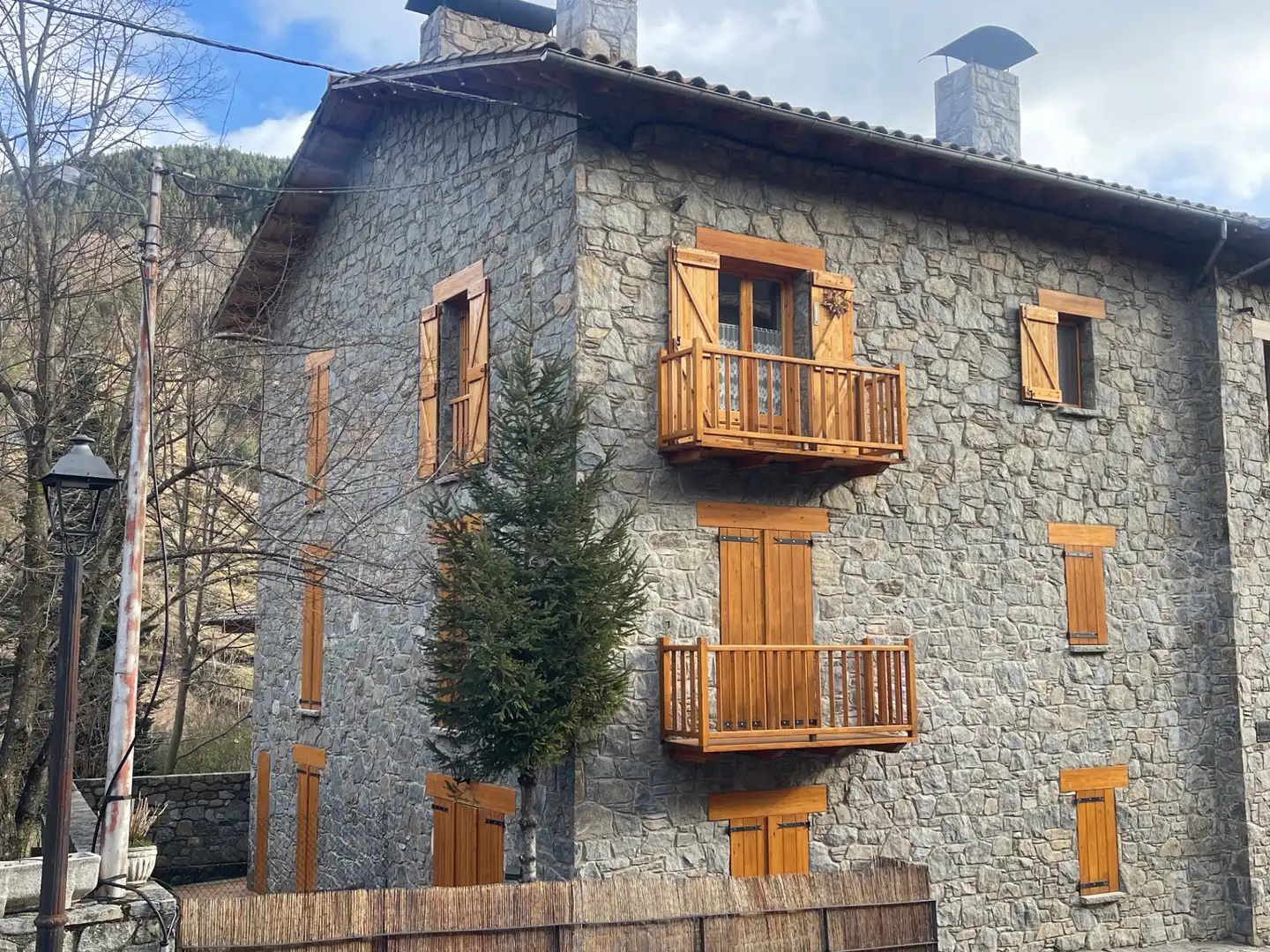 Vista exterior de Àtic en venda en Setcases amb Calefacció, Parquet i Traster