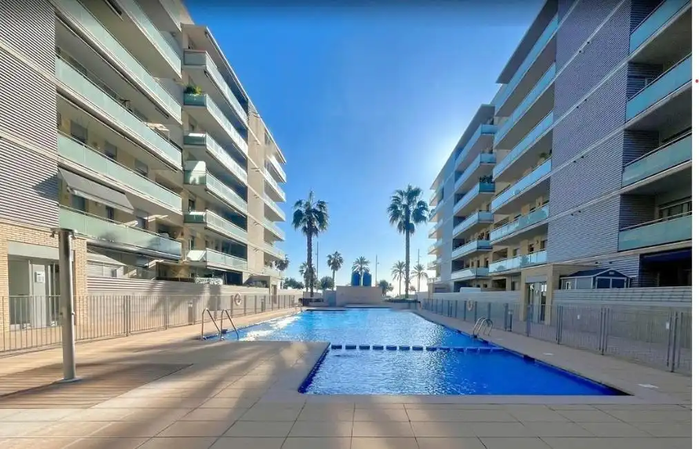 Schwimmbecken von Wohnung zum Verkauf in Badalona mit Klimaanlage, Heizung und Parkett