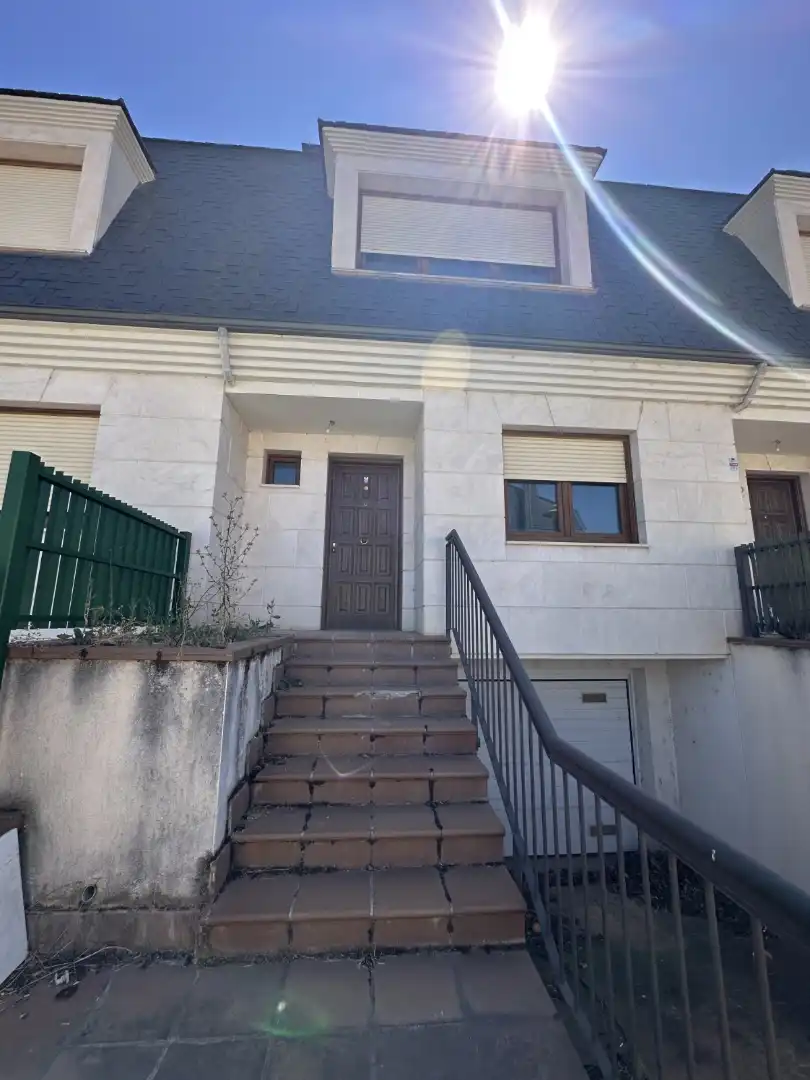 Vista exterior de Casa adosada en venta en Palencia