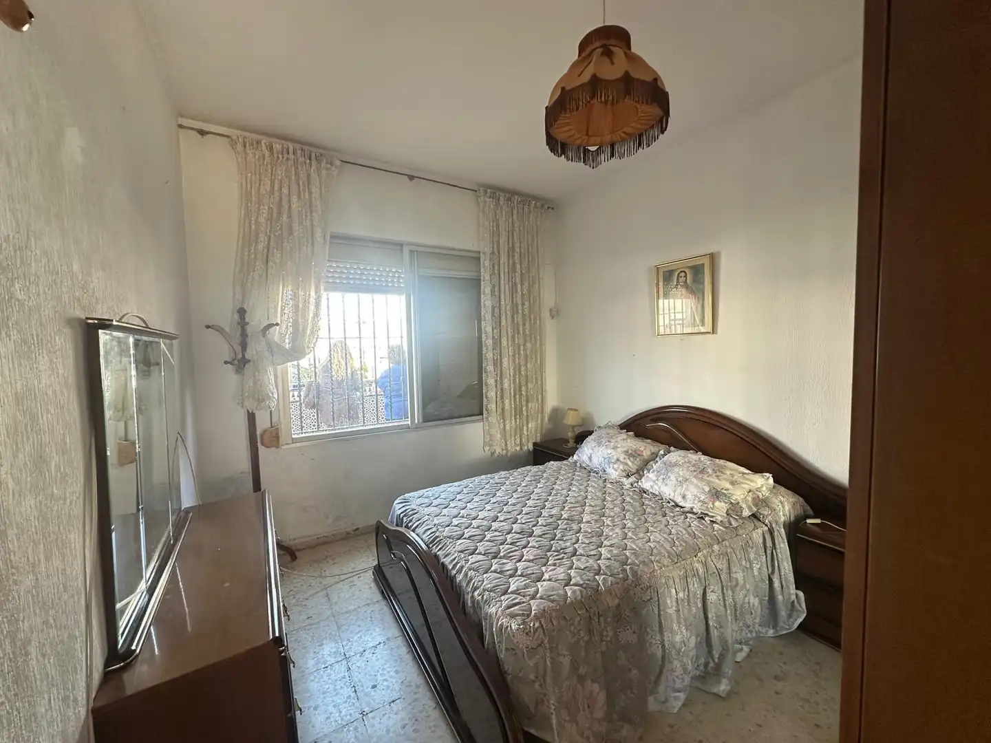 Dormitori de Casa o xalet en venda en Sanlúcar la Mayor amb Aire condicionat i Traster