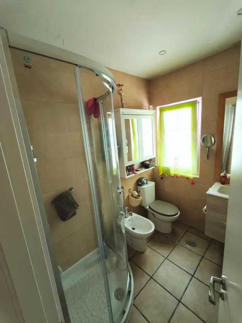 Baño de Ático en venta en San Andrés del Rabanedo con Calefacción, Terraza y Amueblado