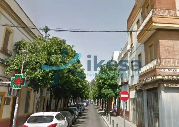 Vista exterior de Local en venda en Sevilla