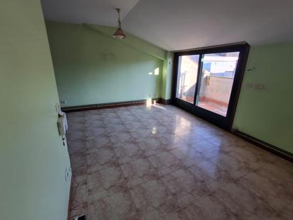 Sala d'estar de Pis en venda en Cangas  amb Calefacció, Terrassa i Traster