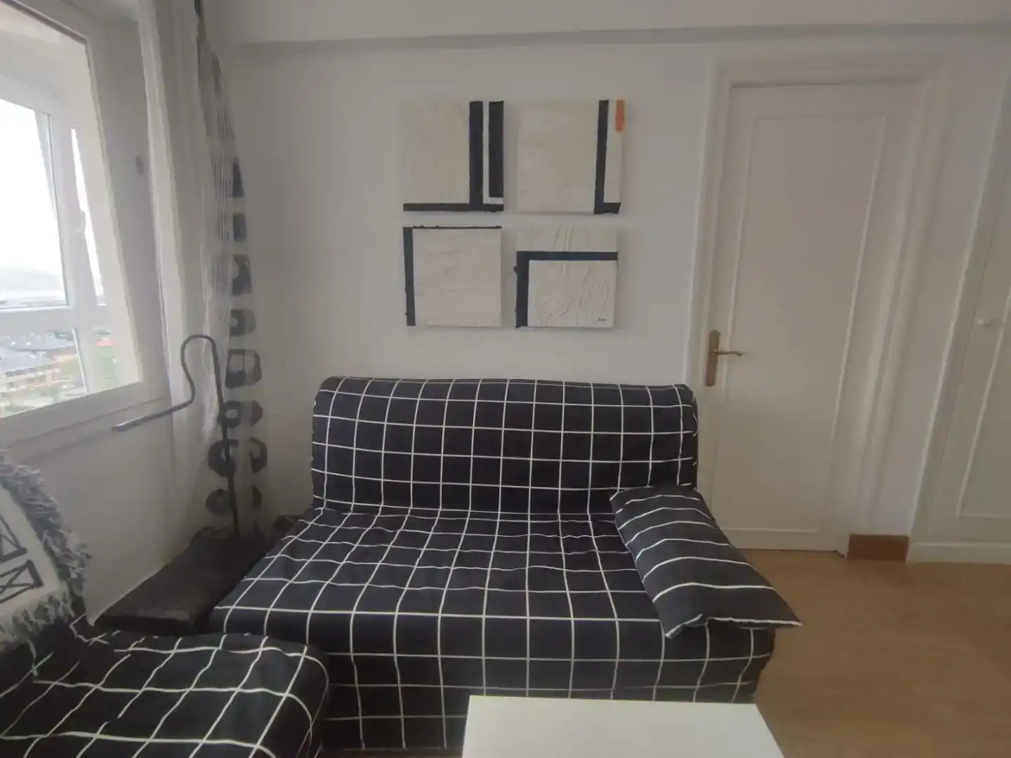 Sala d'estar de Pis de lloguer en Laredo amb Balcó