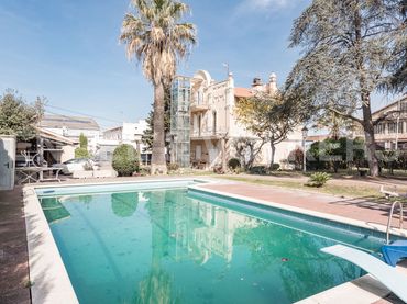 Casa amb balcó en venda a Sant Fost de Campsentelles
