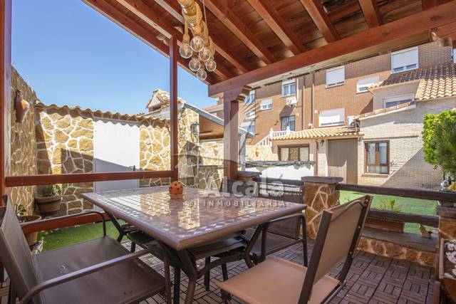 Casa adosada en Venta en Valdeavero