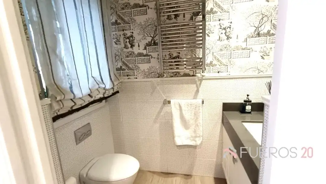 Baño de Piso en venta en Barakaldo  con Calefacción, Terraza y Balcón