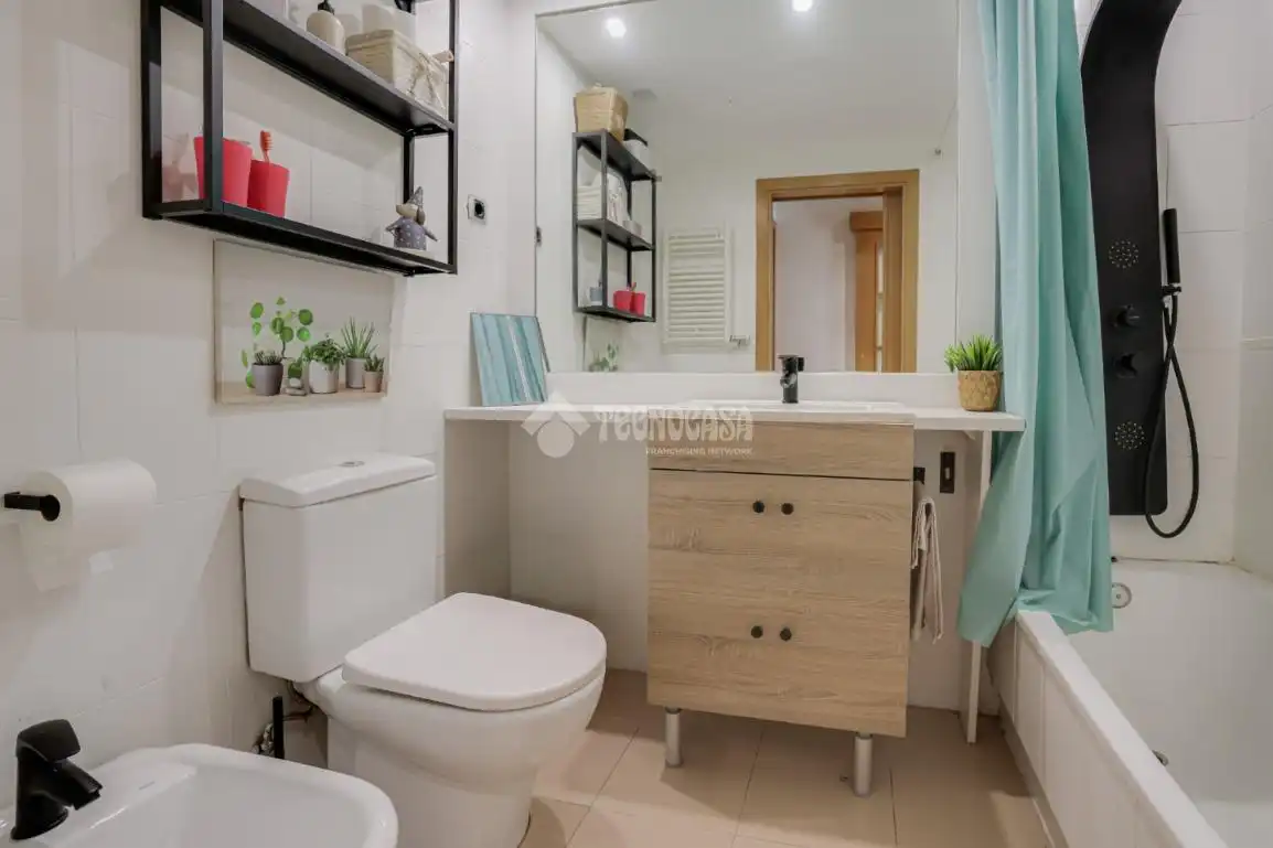 Bathroom of Flat for sale in Badalona  with Air Conditioner, Heating and Parquet flooring