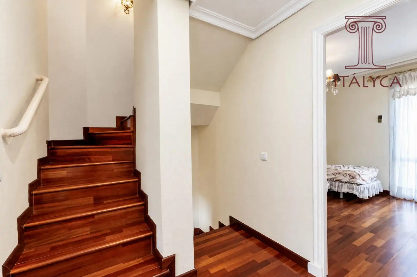 Casa aparellada amb terrassa en venda a Avenida Avenida Clara Campoamor, imagen 18