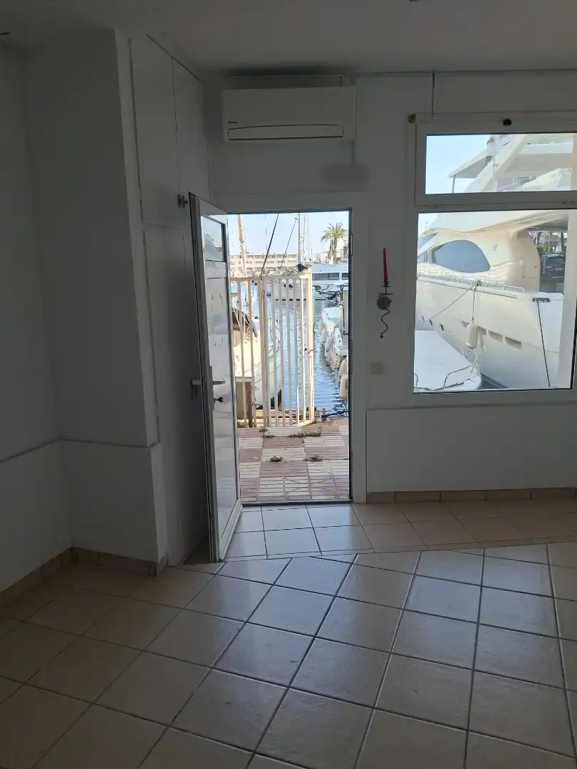 Local de alquiler en Empuriabrava con Aire acondicionado, Calefacción y Terraza