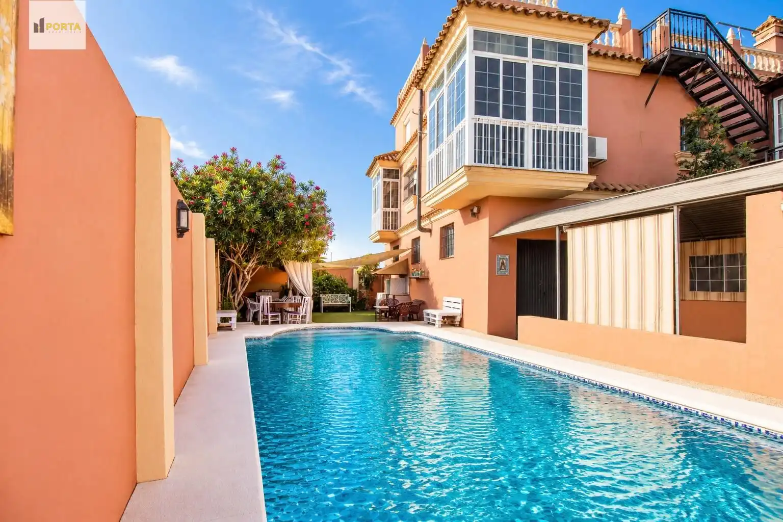 Detached house with terrace for sale in Bonanza - Avda de Huelva - Barrio Andalucia