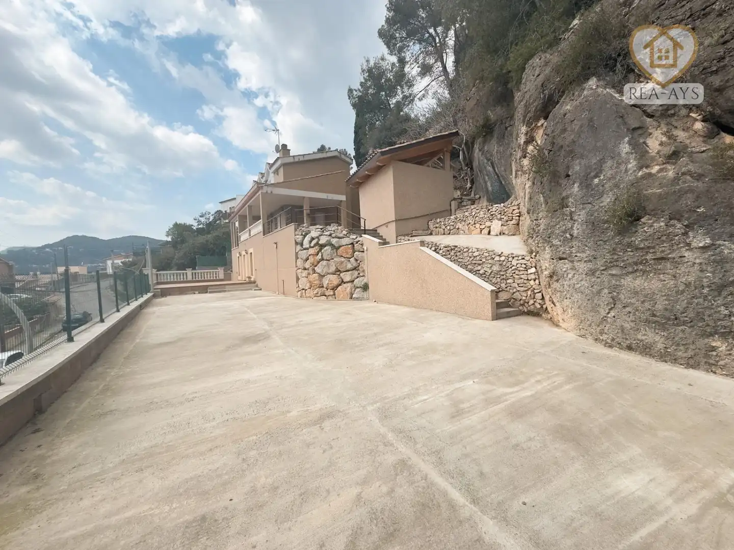Vista exterior de Casa o chalet en venta en Vallirana con Aire acondicionado, Calefacción y Jardín privado