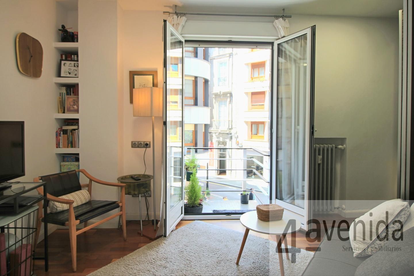 Dormitori de Loft en venda en Gijón  amb Calefacció, Moblat i Balcó