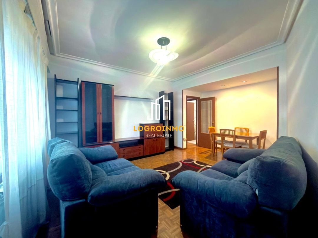 Sala d'estar de Pis en venda en  Logroño amb Calefacció i Moblat