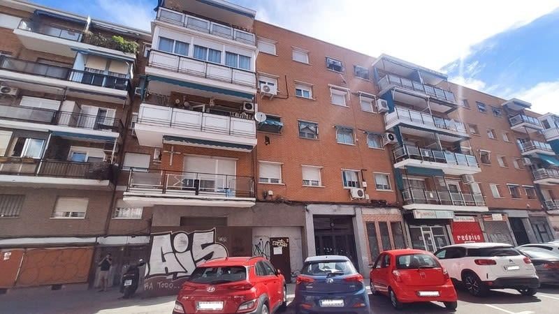 Vista exterior de Local en venta en  Madrid Capital con Aire acondicionado