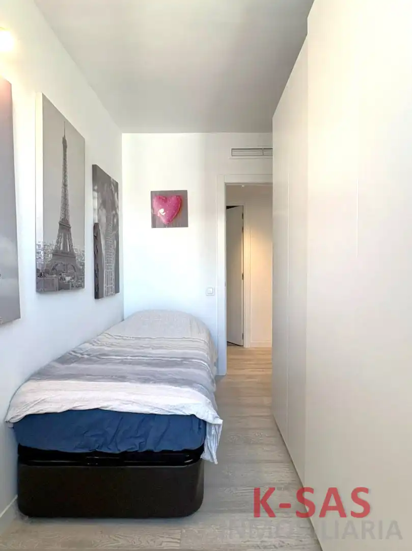 Dormitori de Pis en venda en L'Hospitalet de Llobregat amb Aire condicionat, Parquet i Terrassa
