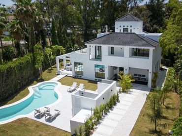 Chalet con piscina en venta en Nueva Andalucía