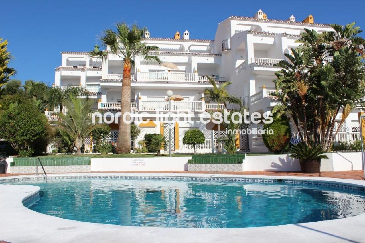Außenansicht von Wohnung zum Verkauf in Nerja mit Terrasse, Schwimmbad und Möbliert
