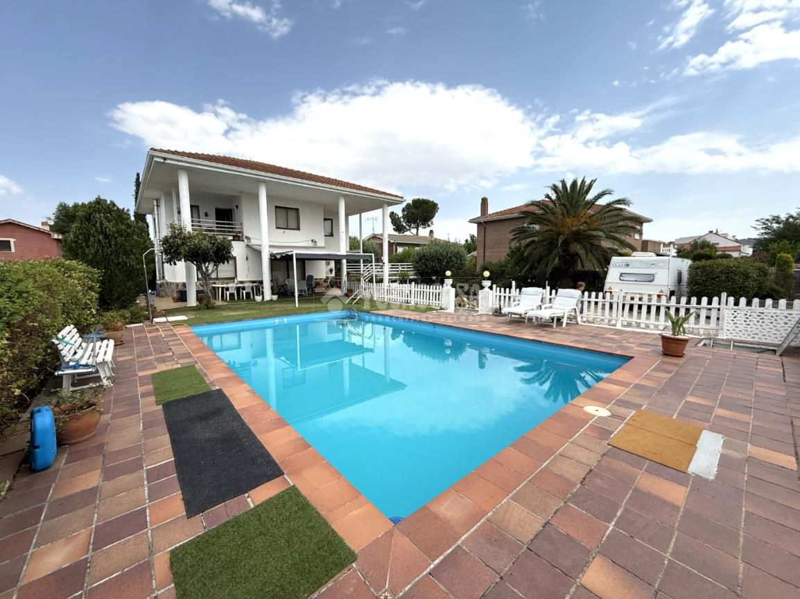 Swimming pool of House or chalet for sale in Villalbilla  with Private garden, Terrace and Swimming Pool