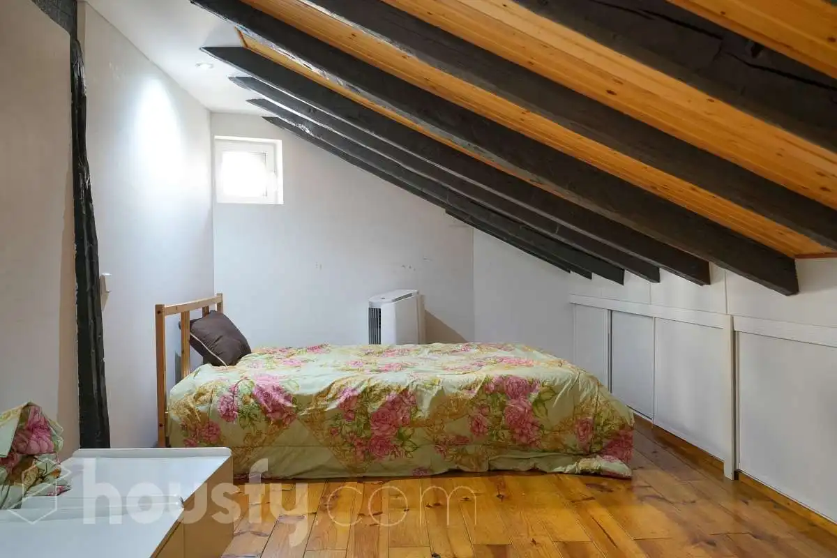Schlafzimmer von Dachboden zum Verkauf in Madrid