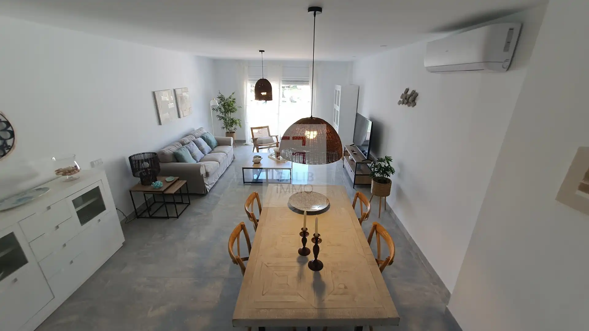 Wohnzimmer von Einfamilien-Reihenhaus zum Verkauf in Empuriabrava mit Klimaanlage, Terrasse und Möbliert