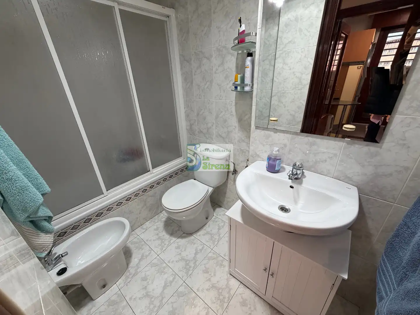 Baño de Piso de alquiler en Castro-Urdiales con Calefacción, Terraza y Amueblado