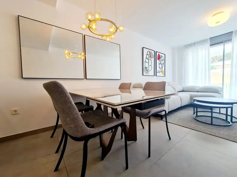 Menjador de Apartament de lloguer en Marbella amb Aire condicionat, Jardí privat i Terrassa