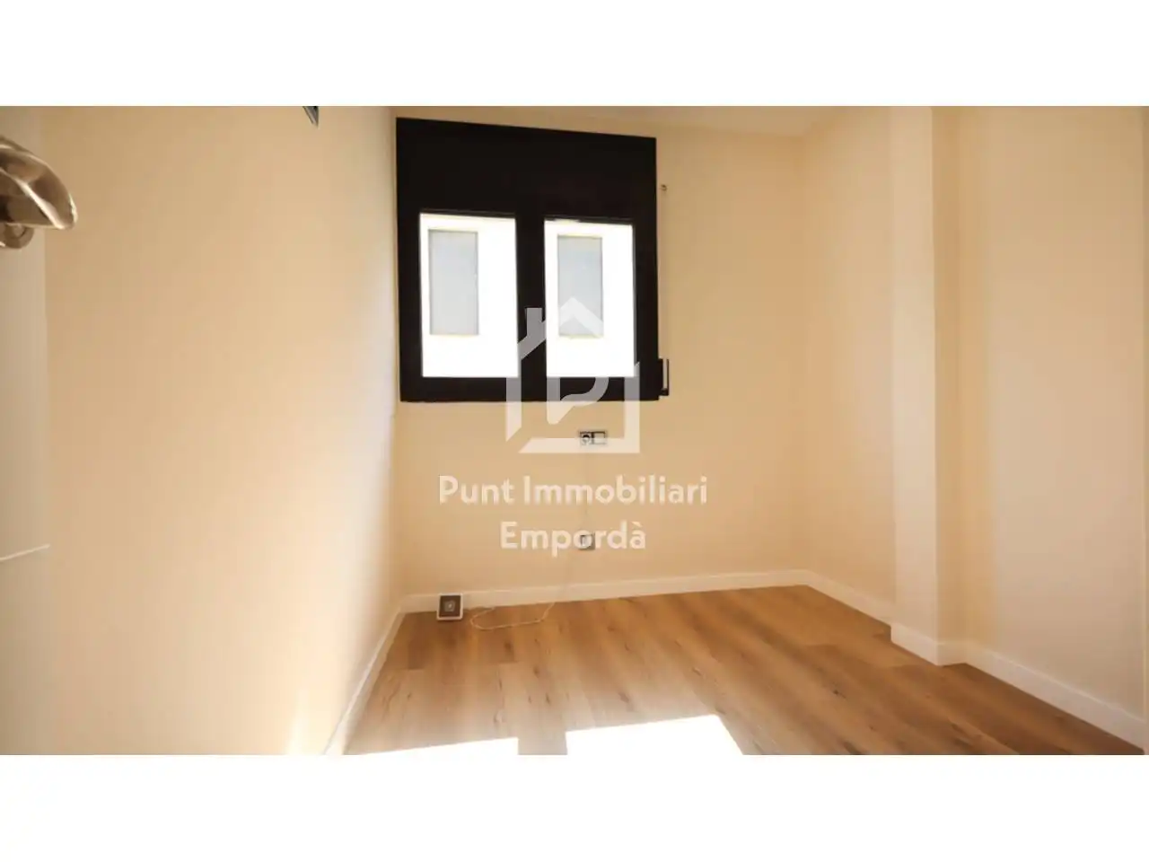 Bedroom of Flat for sale in Llançà  with Air Conditioner, Heating and Parquet flooring