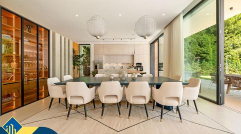 Villa con piscina privada, en la provincia de Málaga, en Marbella, en la zona de Nueva Andalucía. 6 habitaciones | 1057 m² | 2 kil, imatge 4