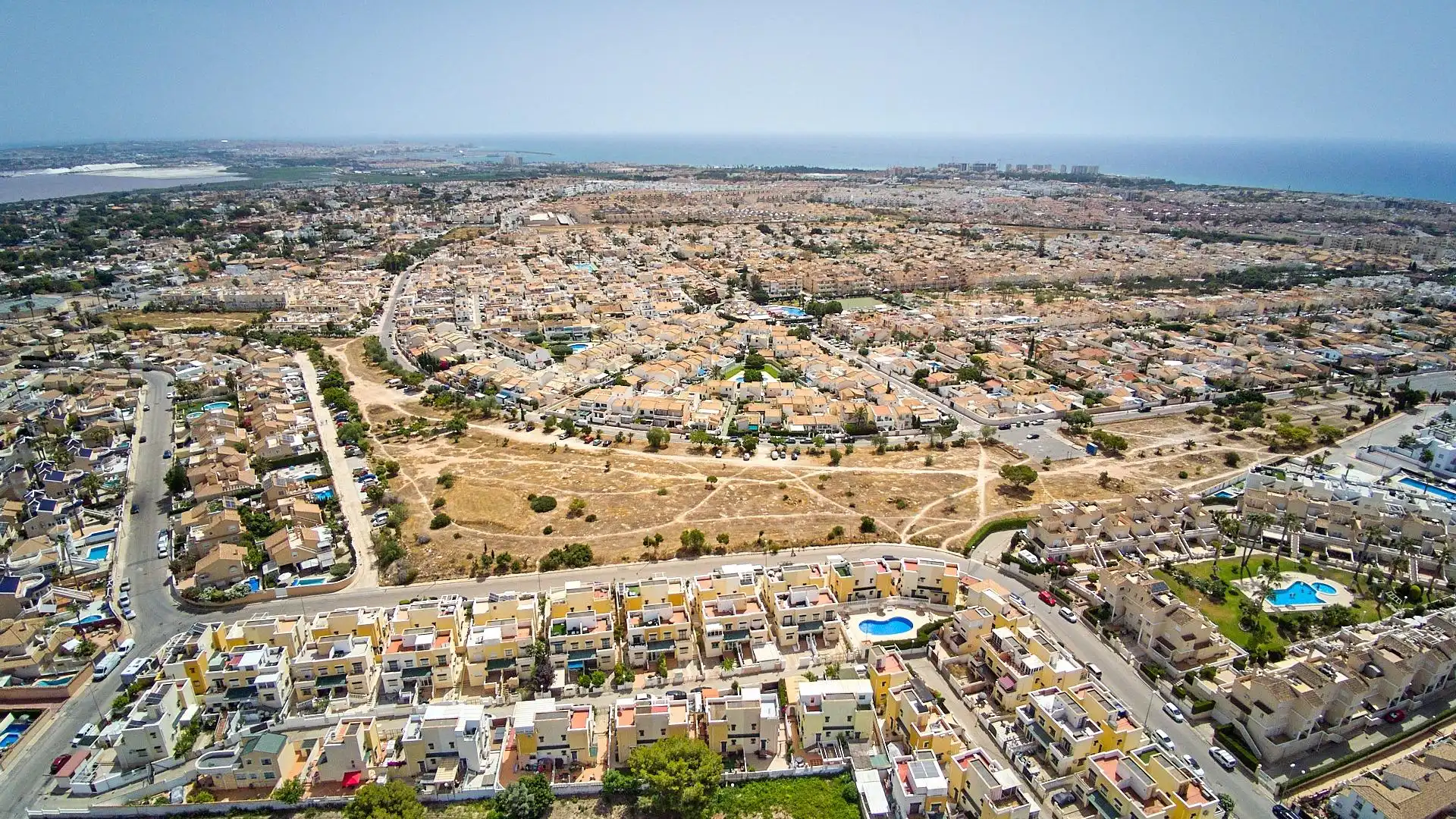 Vista exterior de Casa adosada en venta en Orihuela con Aire acondicionado, Calefacción y Jardín privado