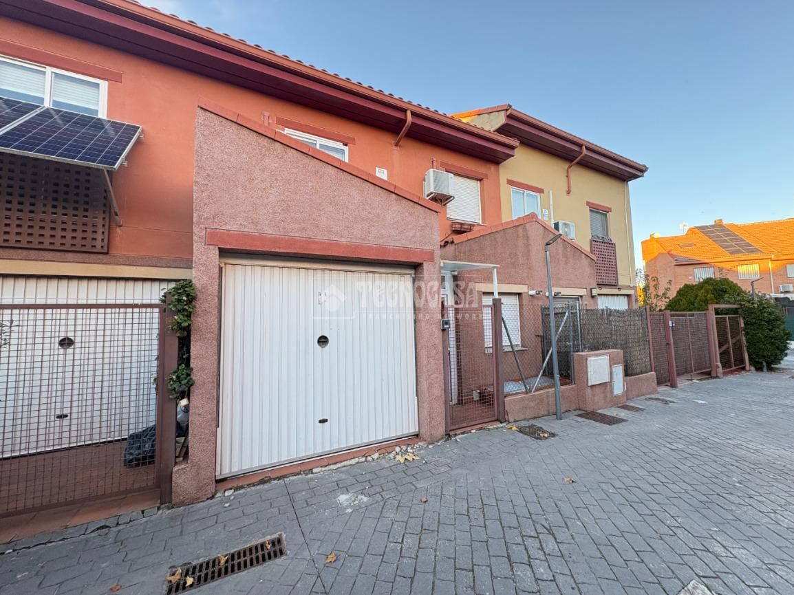 Exterior view of Single-family semi-detached for sale in Daganzo de Arriba  with Air Conditioner, Heating and Parquet flooring