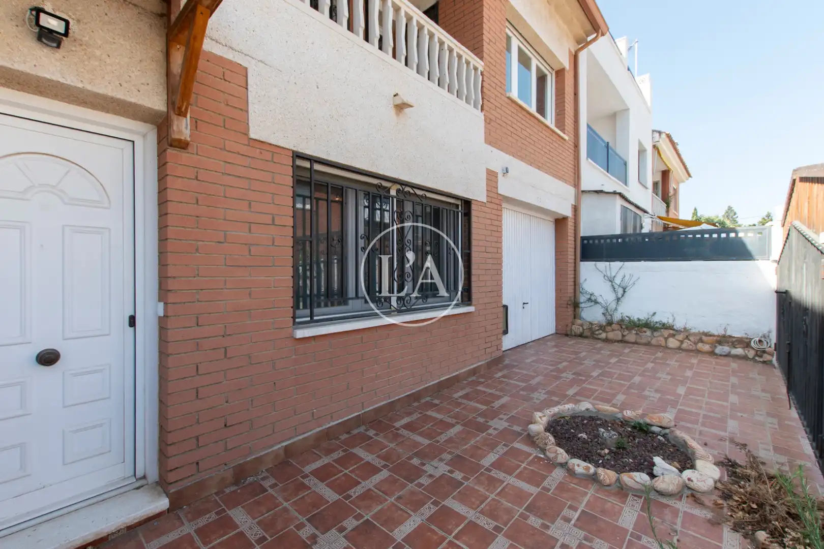 Außenansicht von Einfamilien-Reihenhaus zum Verkauf in Cambrils mit Klimaanlage, Heizung und Privatgarten