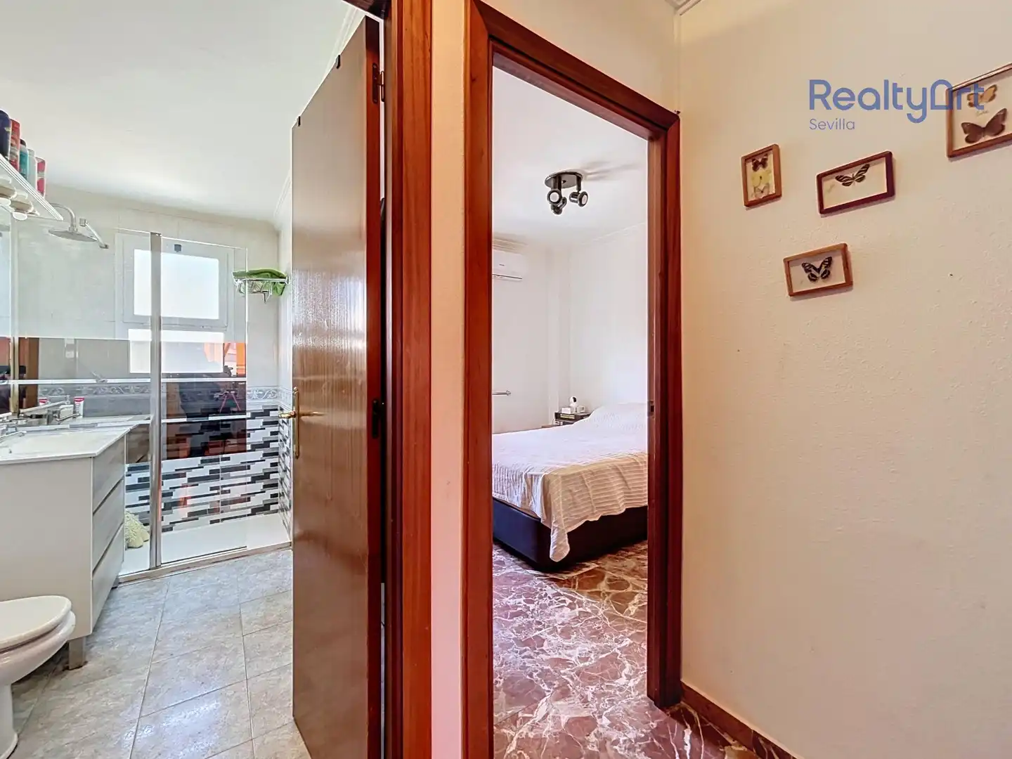 Habitación de Piso en venta en Sevilla con Aire acondicionado, Jardín privado y Balcón