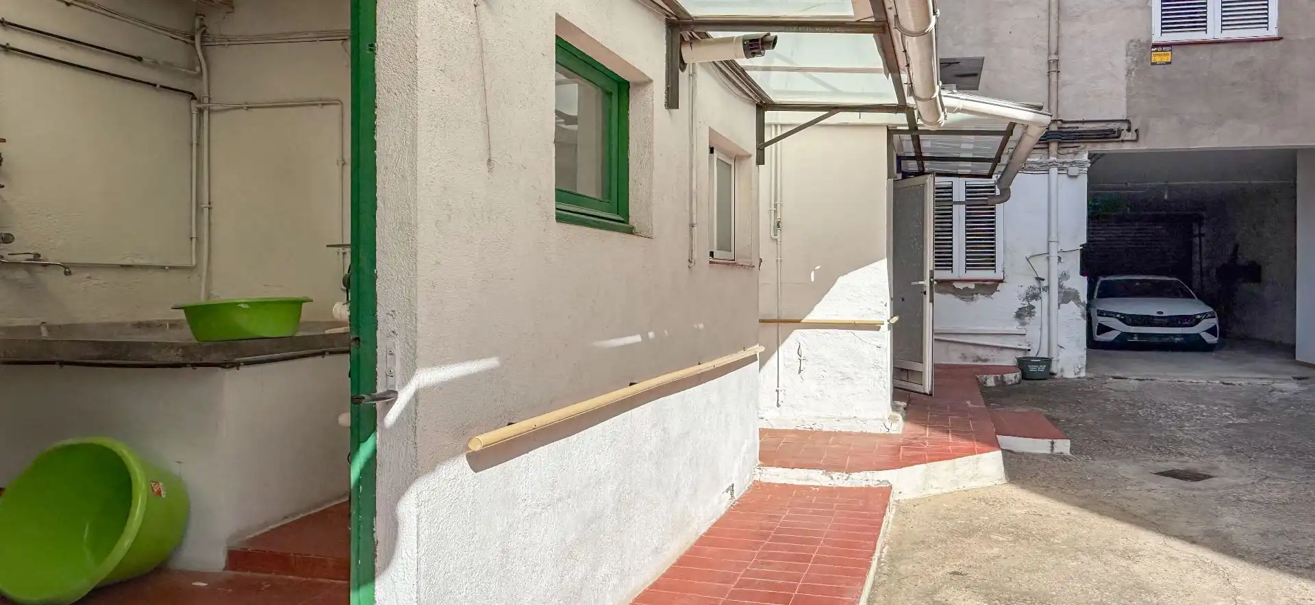 Vista exterior de Casa o chalet en venta en Sant Boi de Llobregat con Aire acondicionado, Calefacción y Jardín privado