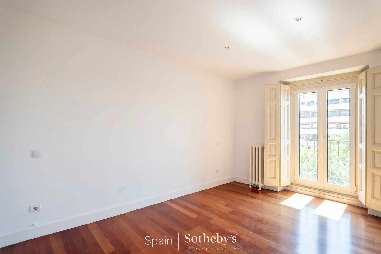 Apartament de lloguer a Plaza de Santa Bárbara, Justicia - Chueca