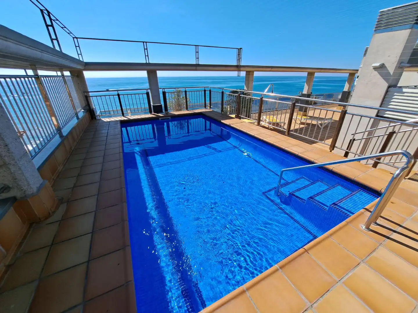 Apartamento con piscina en venta en Paseo Miramar 60, imagen 2