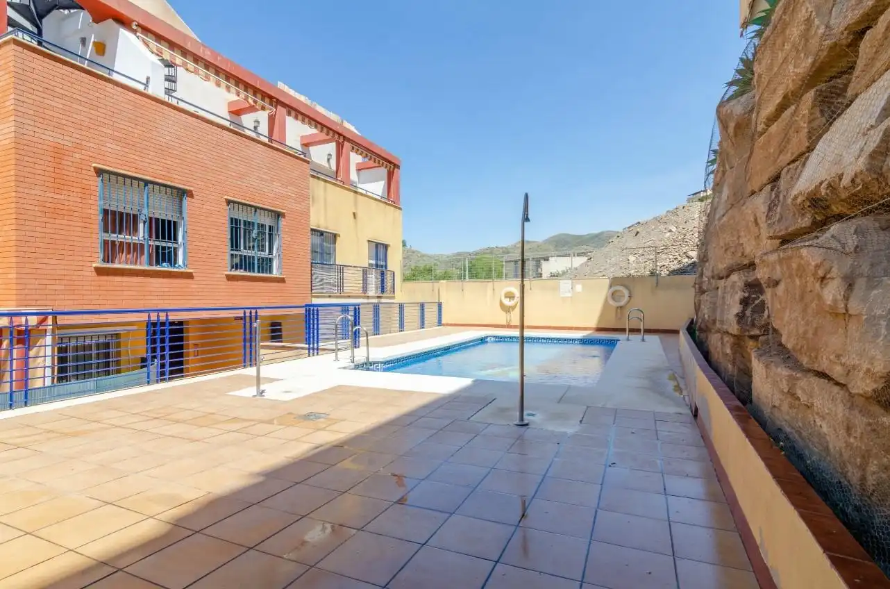 Piscina de Ático de alquiler en Rincón de la Victoria con Aire acondicionado, Calefacción y Jardín privado