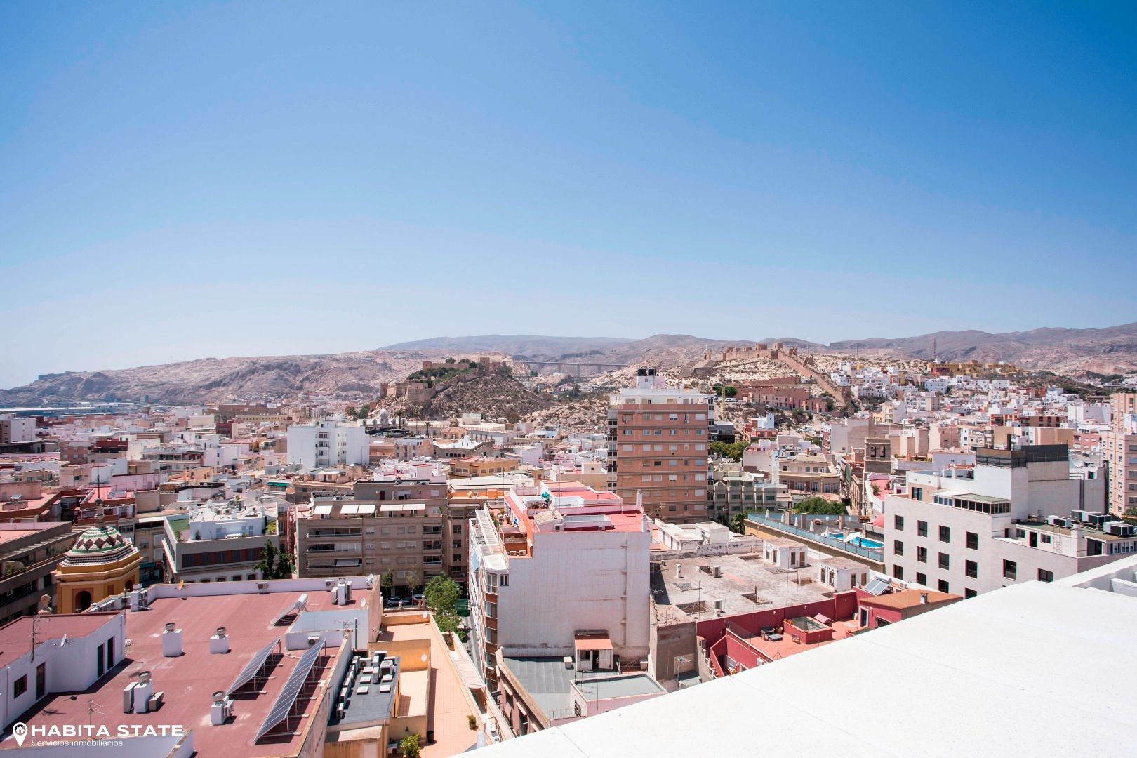 Vista exterior de Pis en venda en  Almería Capital