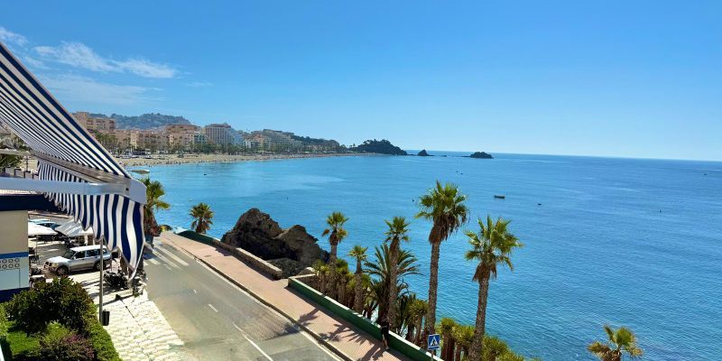 Vista exterior de Pis en venda en Almuñécar amb Moblat i Balcó