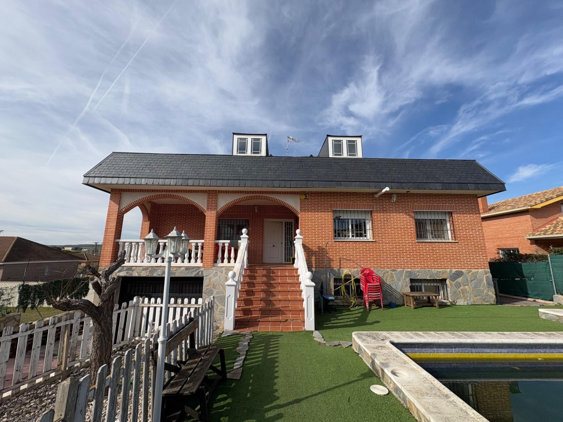 Vista exterior de Casa o chalet en venta en Torrejón del Rey con Calefacción, Jardín privado y Terraza