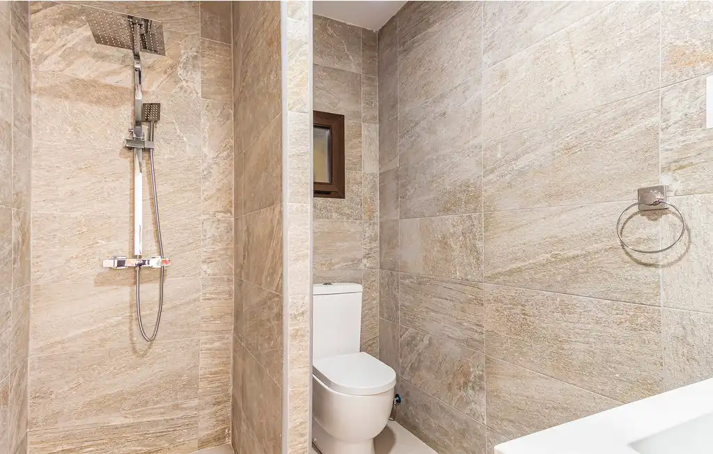 Bany de Casa o xalet en venda en Vélez-Málaga amb Aire condicionat, Jardí privat i Terrassa