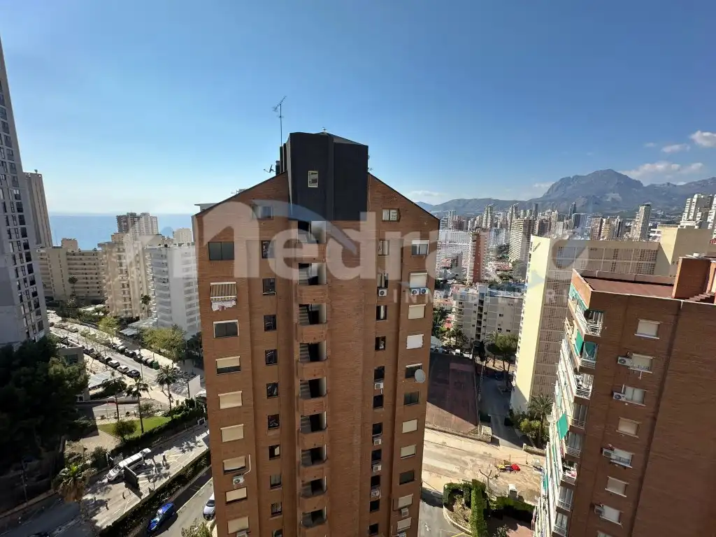 Außenansicht von Wohnung zum Verkauf in Benidorm mit Privatgarten, Schwimmbad und Möbliert