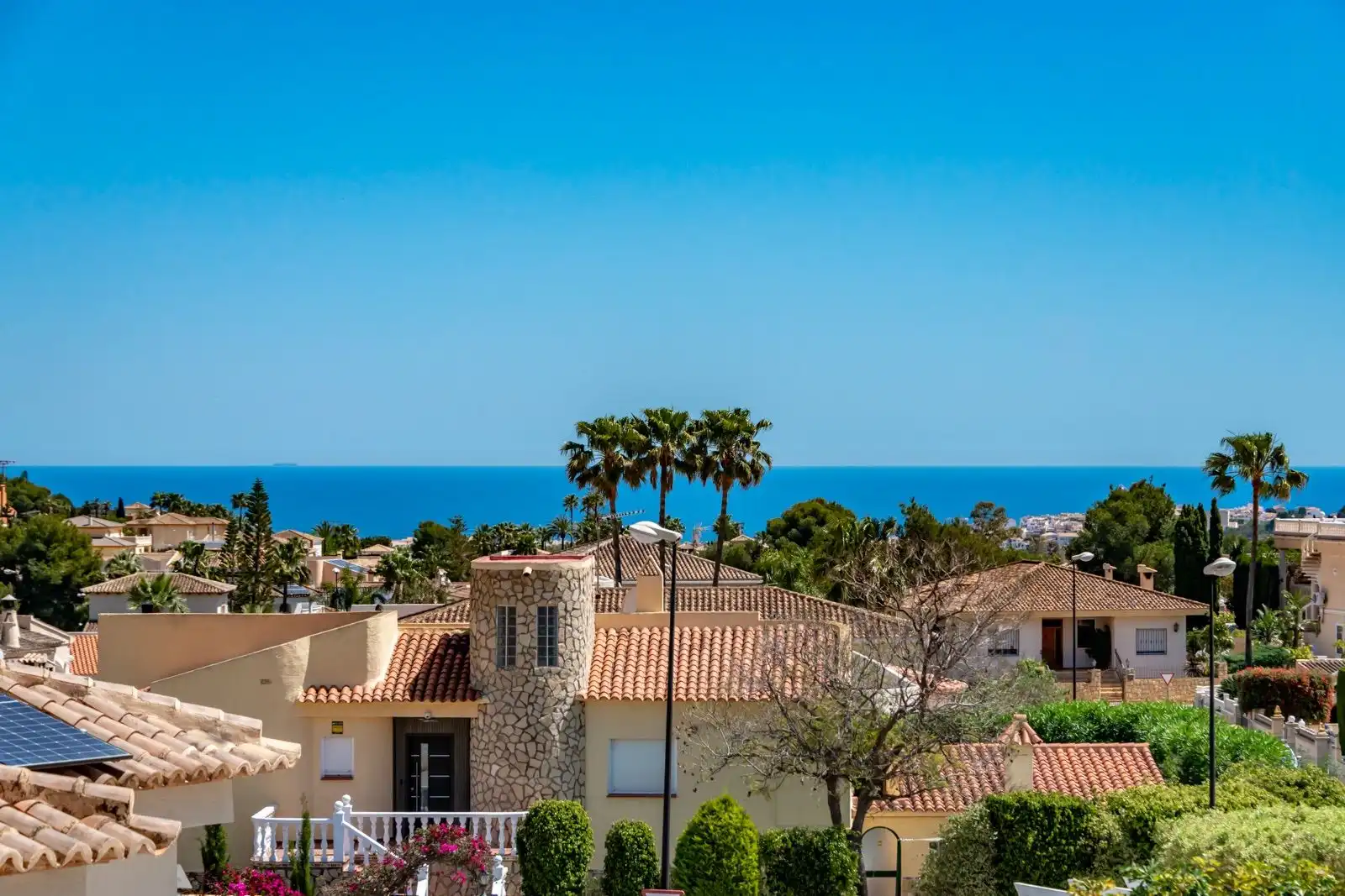 Vista exterior de Casa o xalet en venda en La Nucia amb Aire condicionat, Calefacció i Jardí privat