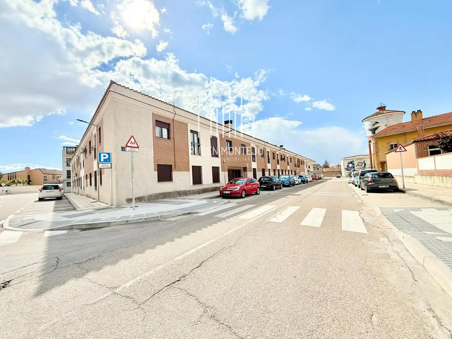 Vista exterior de Piso en venta en Castellanos de Moriscos con Calefacción, Horno y Lavadora