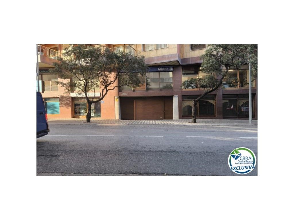 Exterior view of Garage for sale in Figueres