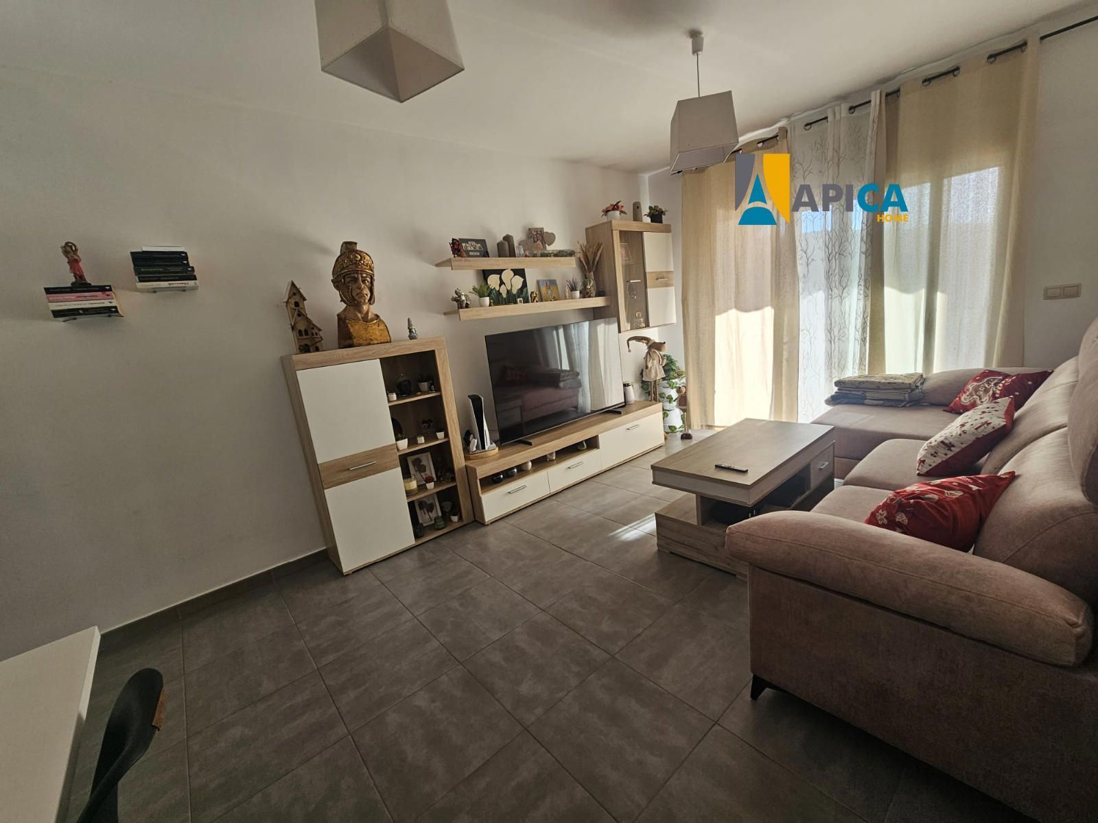 Living room of Flat for sale in La Línea de la Concepción  with Swimming Pool, Furnished and Community pool