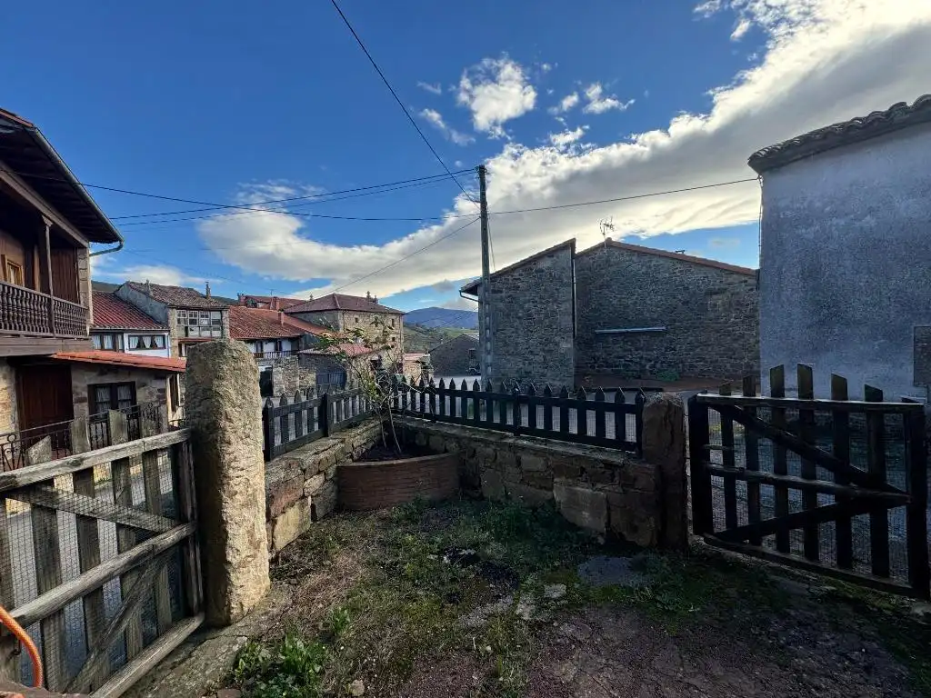 Vista exterior de Casa o chalet en venta en Arenas de Iguña con Calefacción, Jardín privado y Terraza